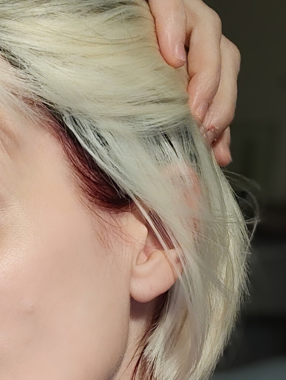 Blonde Short Layered Bob Wig - Sleek Platinum W/ Natural Dark 'roots' NWOT - Picture 8 of 14